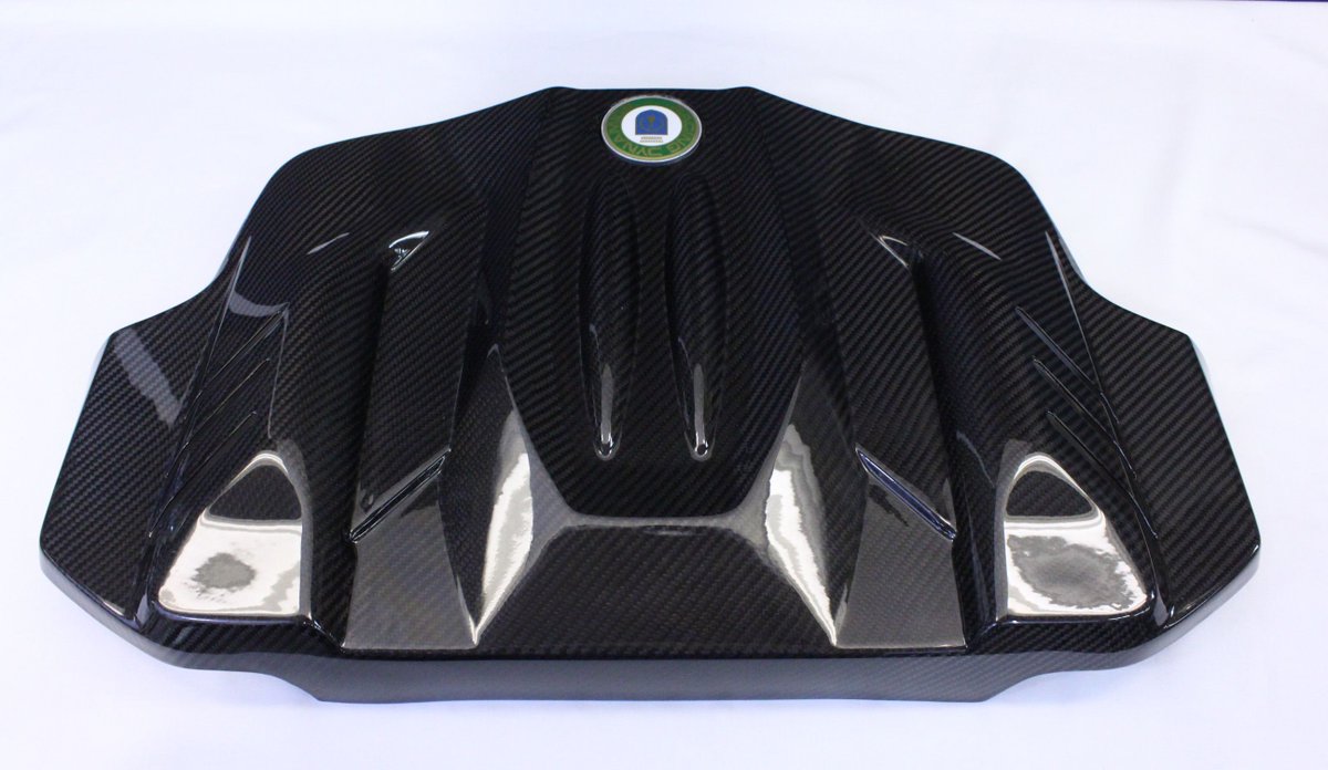 RacDyn_NA's tweet image. #RacingDynamics Carbon Fiber Engine Cover for BMW M5 F10/M6, F12, F13 2011+ w/S63 motor. Dry process for weight &amp;amp; strength. We can now improve your engine compartment with our carbon fiber engine cover. Read More buff.ly/2xAamgV $550 Wholesale inquiries 
#m5 #m5f10 #m6