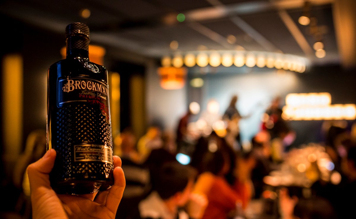 BrockmansGin_es's tweet photo. Anoche tuvimos una noche mágica en @ElCafeComercial gracias a la música de @AlberSolo. Gracias a todos por venir, el próximo martes tendremos a @meygreenmusic. Reserva tu entrada gratuita a través de @wegowES. https://t.co/bVTLY28rsy