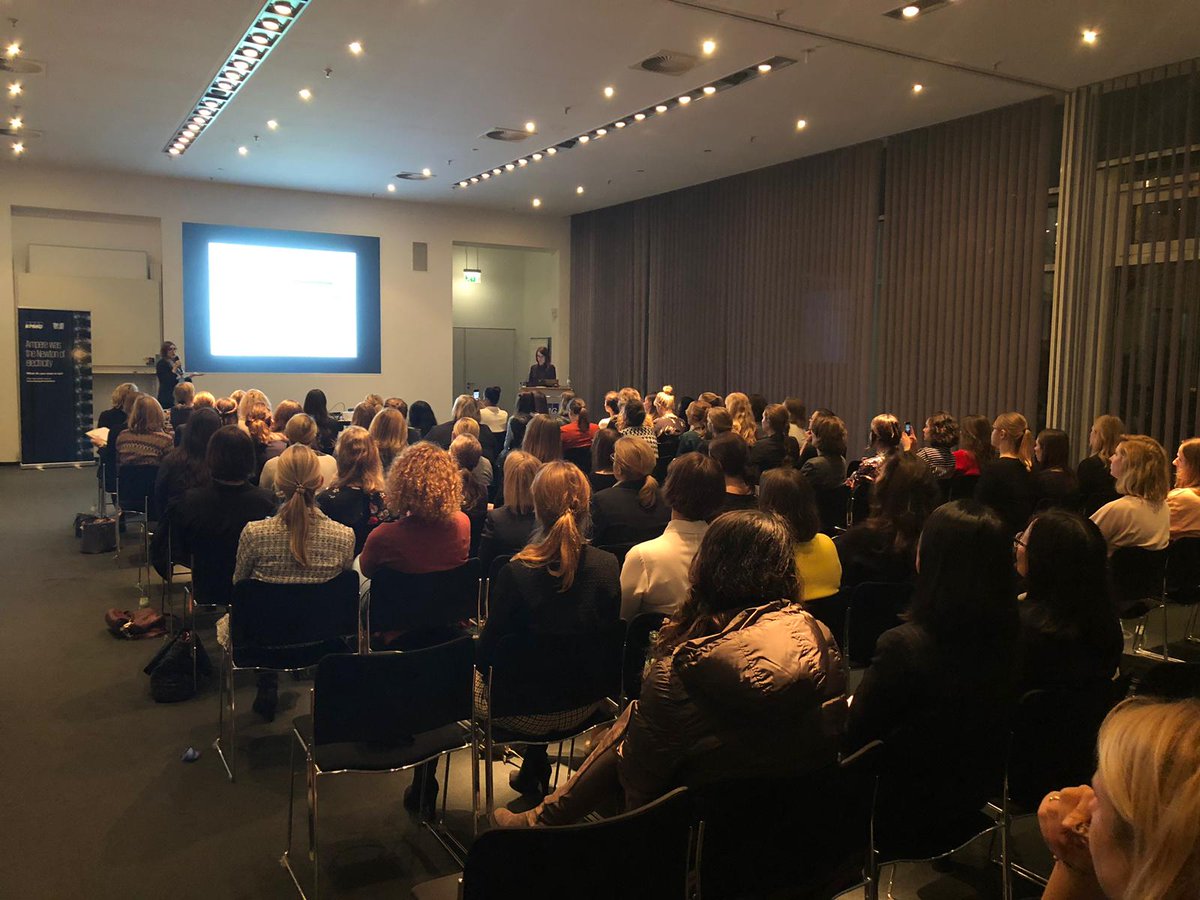 gd_women's tweet photo. Vielen Dank an unsere Kooperationspartner @KPMG_DE für das tolle #GlobalAfterwork! So viele spannende insights und Erfahrungsberichte von Stefanie Hagemüller, Irene Trott und @JBewerunge! Danke auch an die unglaubliche #GDWinHH community 😁🥂🤗 https://t.co/qHMI3qbjbA