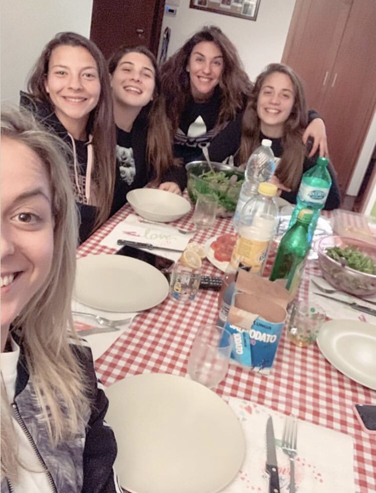 Cenetta in famiglia 🍽⚪️⚫️
#JuventusWomen