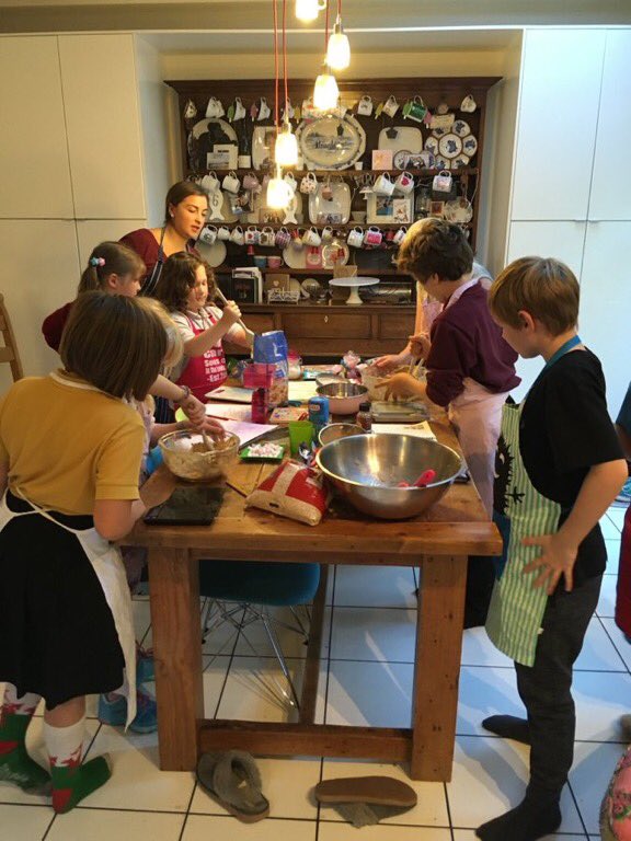 BacwsHaf's tweet photo. Chwilio am syniadau parti eleni? Beth am barti pobi @BacwsHaf Cysylltwch drwy neges am fwy o fanylion👍@yrawrgymraeg @swyddle @PoblCaerdydd @MenterCaerdydd #penblwydd #dathlu #yrawrgymraeg #Caerdydd #parti #pobi #coginio #hwyl #cymraeg #cacen #addurno https://t.co/fbrcwXrMCO