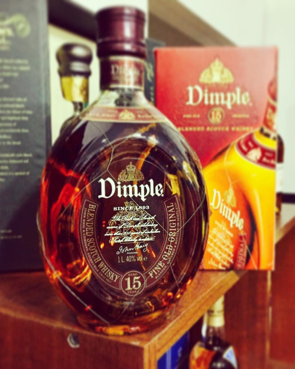dimplewhiskycom's tweet photo. #repost @vinotecaslabodega Ideal para matar este frรญo...Dimple 15 aรฑos blend scotch whiskies๐ฅโ๏ธ!!!
#dimple15 #dimplescotchwhisky #blendscotchwhisky #matemoselfrio #whiskies https://t.co/sRCQfPcNYx