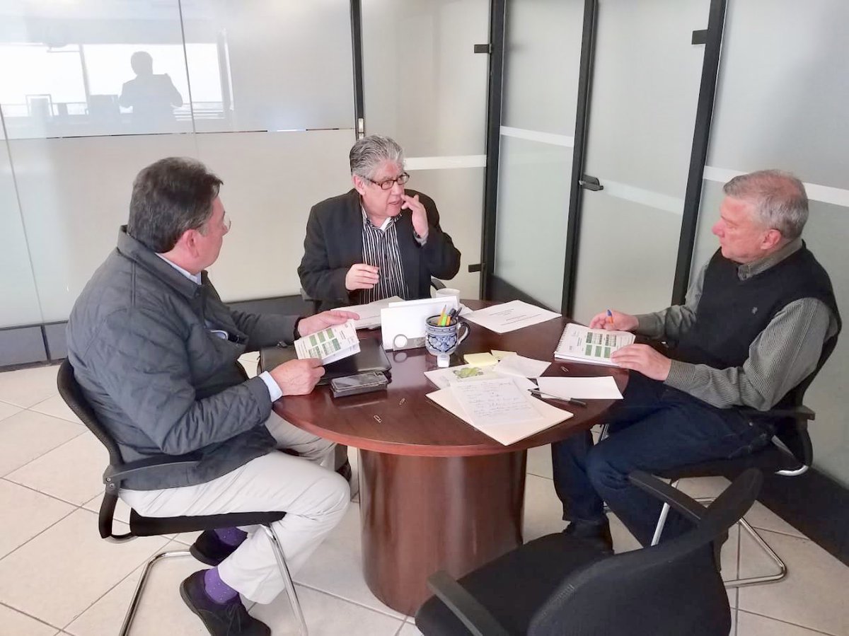 SAGARHPASonora's tweet photo. El Secretario de la Sagarhpa, Jorge Guzmán Nieves, en gestiones con el Coordinador de Delegados de la SADER, Ramon Osuna; el  titular de Aserca, Arturo Puente y con  Santiago Arguello, gestionando apoyos y fortalecimiento de programas para Sonora. https://t.co/FswGRGDBi4