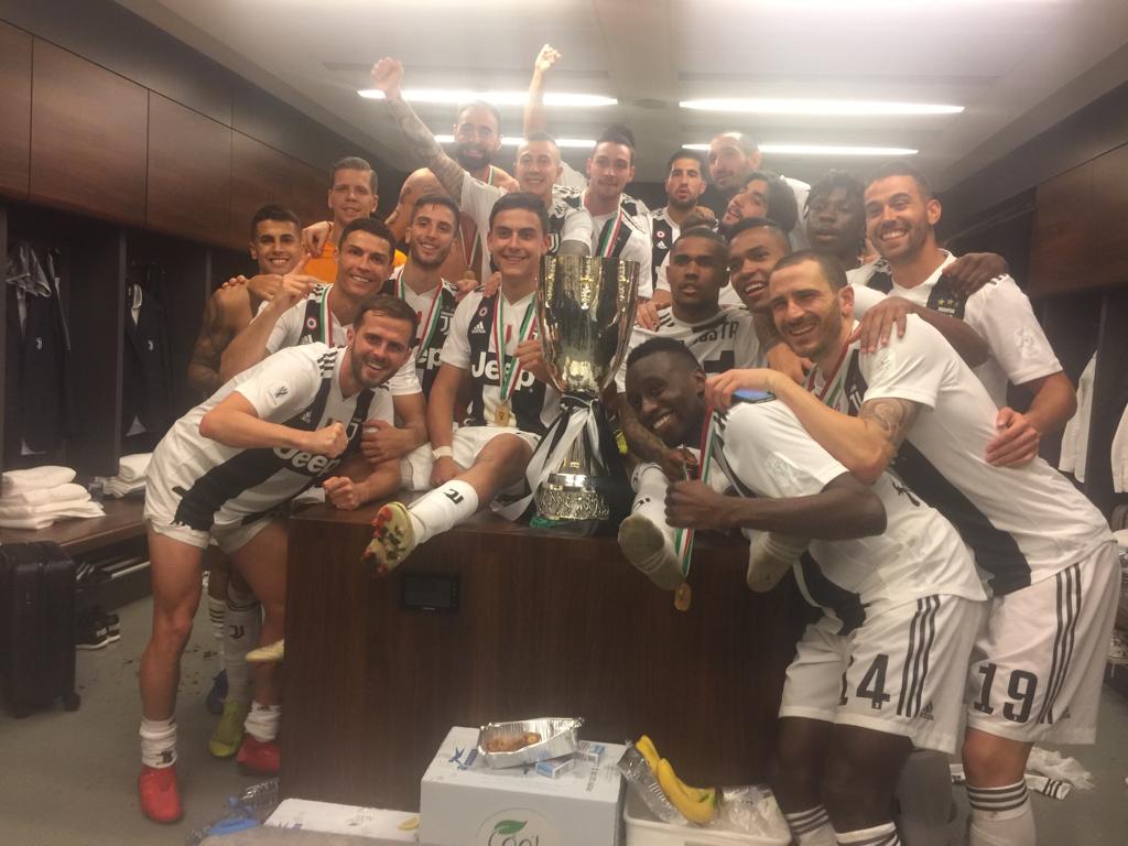 📸 優勝カップと記念撮影 🏆😁
#SuperJuve #JuveMilan #ForzaJuve