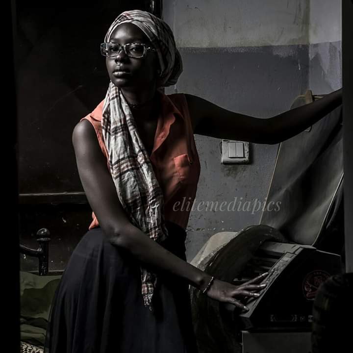 elitemedianiger's tweet photo. #Dramatic_Style_Portrait 
Modèle : Malika Ardali
Photo: @boubamagagi  
Assistants : Hassane Bassolé et @leruxmarius
Location: @elitemedianiger  #Niamey, Niger https://t.co/GiAFM8mnCV