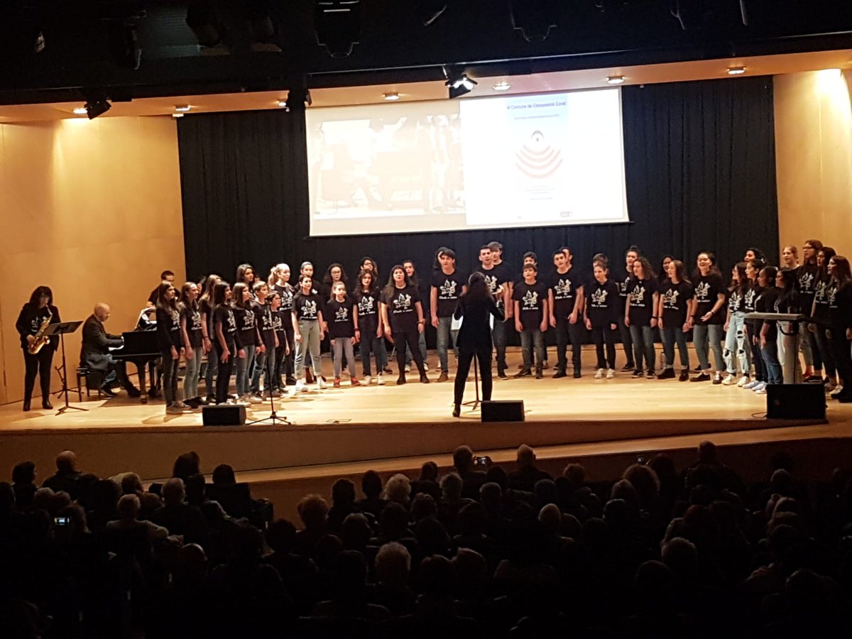 musicapauclaris's tweet image. Alumnes del @InsPauClaris cantant aquest passat diumenge a l'Auditori de @ONCE_oficial amb els @MusicalsChoir de @LEMiJPC dirigits per @cristinacolome2. youtu.be/e92M7DoaNkQ. @evallory @lamirada @jquintelag @consorciedubcn @escolanova21