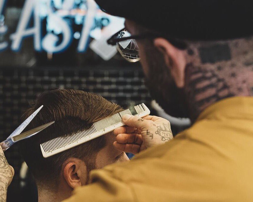 eastendbarber's tweet photo. got a couple openings left for today, call the shop at 713-808-9801 or book online at https://t.co/jWHy98Noyk ⚡️
  #eastendbarber #houstonbarber  #houstonbarbershop  #eastendbarber #everybodyhappy  #houstonbarberstylist #texasbarber #houston #htx #necksweat #testedandtrue #vinyl https://t.co/2c9NJ2A3wn