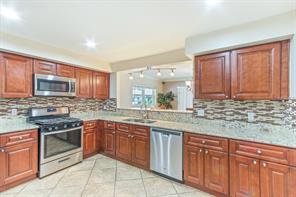 NakomaDeMitro's tweet photo. Check out our team's new listing in Lake Mary! This 4/2 has been fully renovated and features a beautiful pool in a screened in patio! Pm or text me 407-454-3776 for more information! #myagentnakoma #c21ac #lakemary #buynow #homeownership #pool #hgtv https://t.co/0enyQwSZdZ