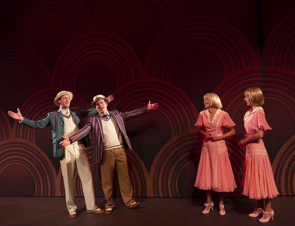 Prisloelaa's tweet photo. Deze week:
Nijmegen en Rijswijk! Wie komt er kijken? #charleydemusical https://t.co/yTiDFwdkF4