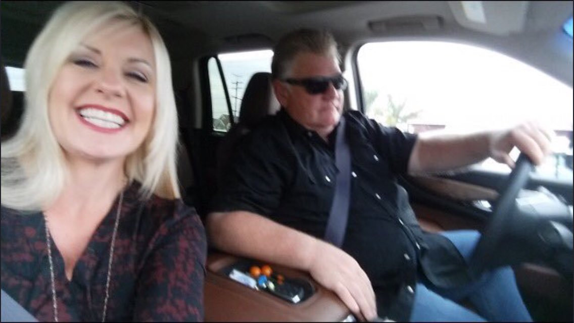 paytheladylaura's tweet photo. What came first, The Chicken or the Auction?
All new shows tonight!
#STORAGEWARS โฆ@AETVโฉ 10/9c
#DontForgetToPayTheLady https://t.co/vKBUzNwniM