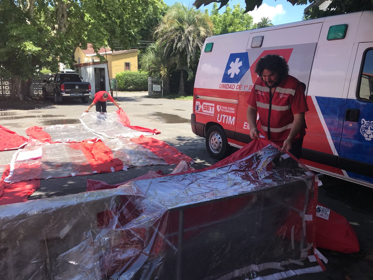 MSanitaria's tweet photo. Preparando la estructura de #Salud para el #TigreConVos! Gazebos, Carpas... y el Móvil Sanitario Dr. René Favaloro!
.
.
.
@MunicipioTigre @ZamoraJulio @vazquezmontoto https://t.co/kTJpEvLIao