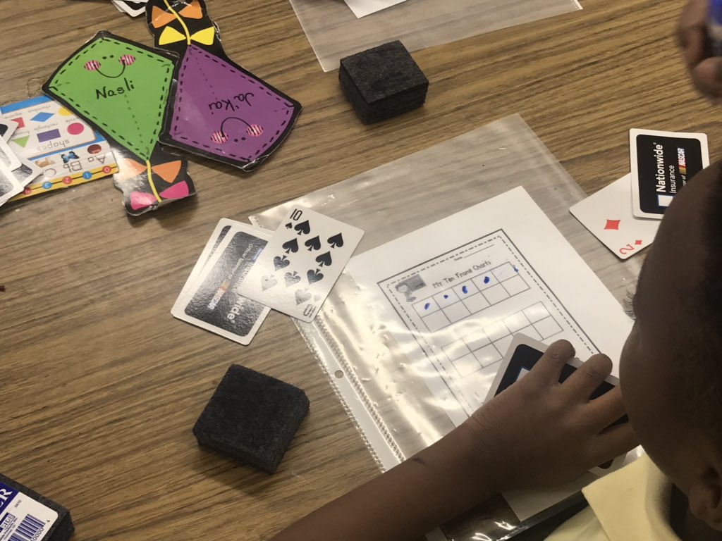 t_barknight's tweet photo. The Kinders in Ms. McCandies and Mrs. Vogel’s class @BoltonElemSch are highly engaged and focused during math workshop! #HQMI #wsfcmath https://t.co/vzX8AkmSbQ