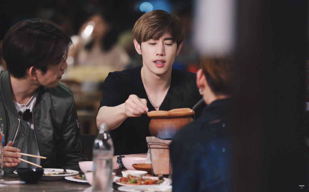 Aunmaii's tweet photo. จุดจบสายกินคือกินจนปวดฟัน เลยงอแงนิดหน่อย #마크 #갓세븐 #Jinyoung #GOT7 #GOT7RealThai https://t.co/QGQq5KDnXu