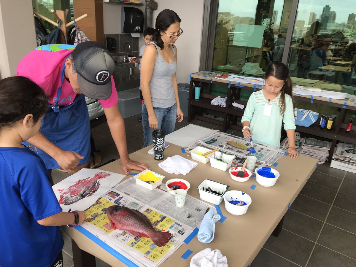punstudy's tweet photo. Gyotaku fish printing with 2nd graders @PunahouSchool https://t.co/xkltrk4QHU #punPLC #epilimai https://t.co/WWpLfKfS6A