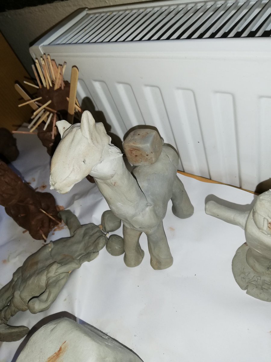 Franner6thclass's tweet photo. Creativity in the Classroom: Working with artist Deirdre O Reilly to develop our creativity and art skills. A great day one, looking forward to whats to come! #franner #art https://t.co/7NidbWmxf5