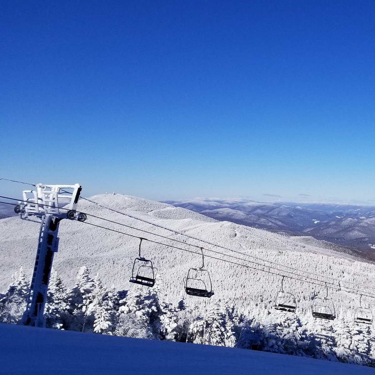 _ToSummitUp's tweet image. Last Sat at #Killington was an epic bluebird day. Looking forward to potentially some of the opposite of that (#SNOW) this weekend at #SmugglersNotch ! #prayforpowder
⛰
🙏Everyone do your snow dance and sleep with an ice cube under your pillow!! 🙏