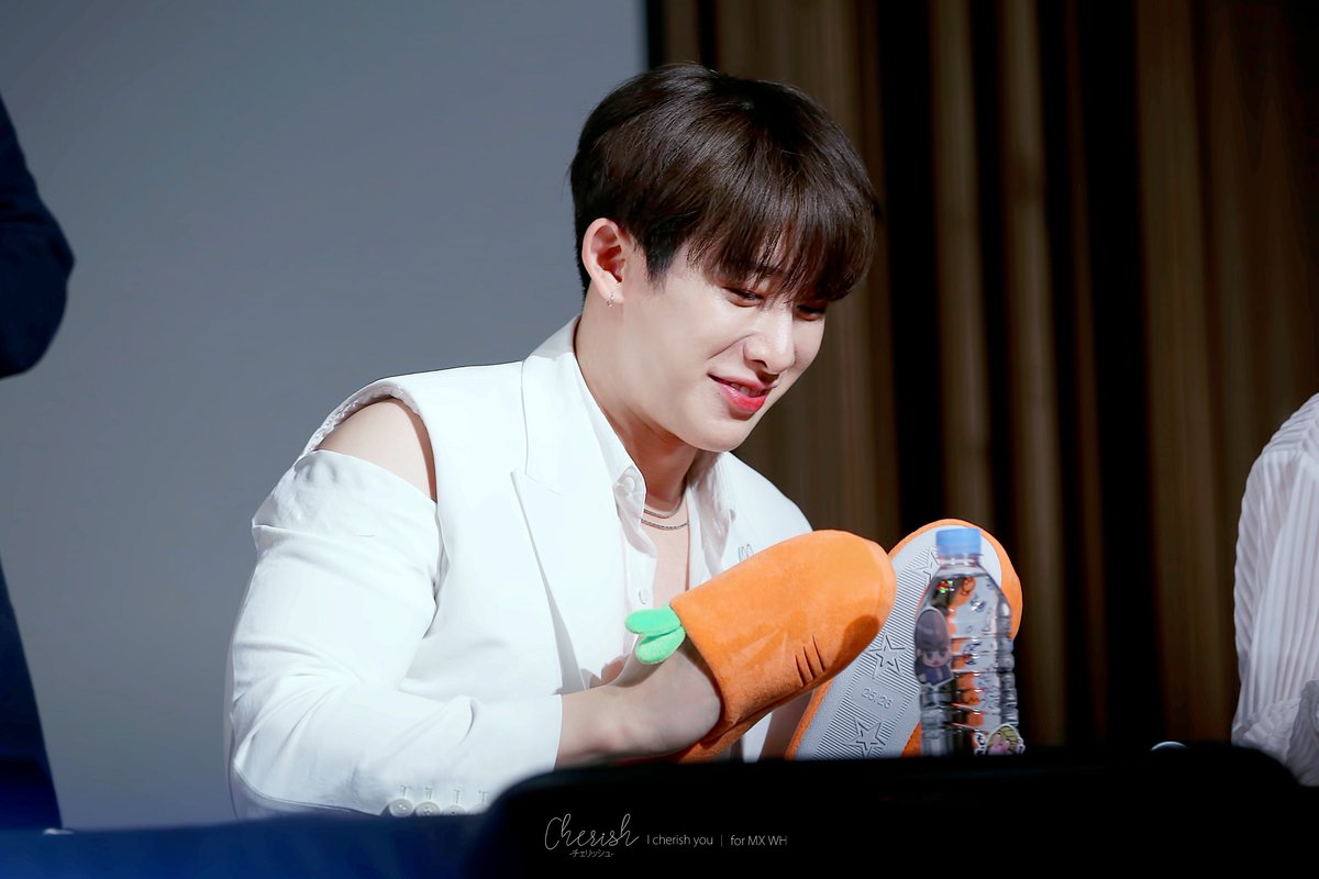 CHERISH_WH's tweet photo. 181111 강남 팬싸인회

🐰🥕 👣

#원호 #WONHO #ウォノ #元虎  #몬스타엑스 #MONSTA_X 

@OfficialMonstaX https://t.co/6XgJCZmtRJ