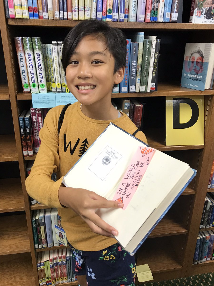 valeriehu6's tweet photo. Sneakily hiding our #kindmarks in the school library was so much fun for these 6th graders. @the_kind_club #thekindclub @PunahouSchool @punstudy #punPLC https://t.co/qQIgibg0lw