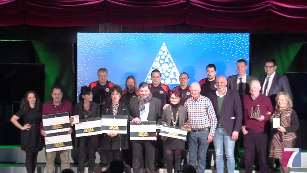 Tele7Noticias's tweet photo. #Sestao premia el trabajo de sus #comerciantes @ACSestao #ComerciantesSestao #CompraenSestao https://t.co/hNB5gr8mut https://t.co/0auCIhwmVy