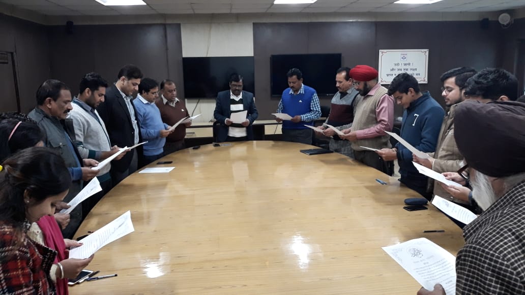 ishashmaver's tweet photo. Saksham 2019 pledge being taken by all employees of @HpclJalandhar. This fest to be celebrated in true spirits and @HPCL takes sincere steps in doing it @subodhbatra10 @Rg03Goel #Oilconservation #MainHoonSaksham #ConserveFuel #Conservefuture https://t.co/MkuJX3TP1r