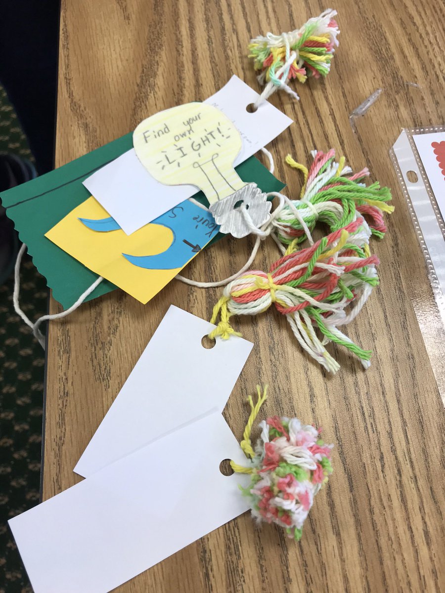 valeriehu6's tweet photo. The Kind Club’s 6th graders made quite an assortment of #kindmarks - collage, washi tape, metallic paper, pompoms, we made them all! We hope they bring smiles to readers’ faces! @the_kind_club #thekindclub @PunahouSchool @punstudy #punPLC https://t.co/QYJf7BRXvl