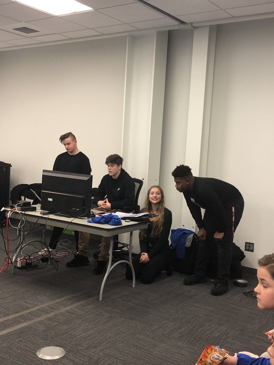 AnnHaley_RCS's tweet photo. Big shout out to Stewarts Creek High School Audio Production Program for helping make the first competition of the Rutherford County Amazing Shake a great success!  #RCSdifferencemakers @rucoschools @rucochamber @stewartscreekhs @TheCreekVideo https://t.co/KSq6Aoqy2J