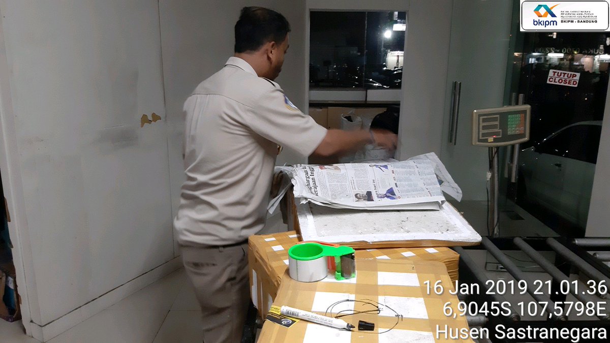 bppmhkpbandung's tweet photo. 16/01 @kkpgoid Melalui @BKIPMBandung Pemeriksaan fisik Domeatik keluar jenis Cacing beku : 30 kg tujuan @BKIPMPkp 
27 kg tujuan @BKIPMBalikpapan @HumasBKIPM @rinajanwar2201 https://t.co/EM7rtpsASH
