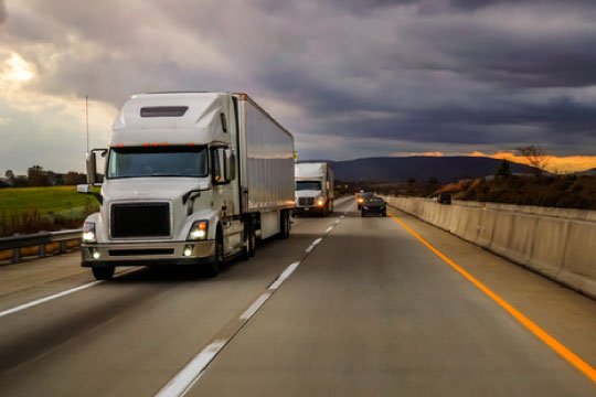 Freightquote's tweet image. The #CapacityCrunch is tough, but could be made easier through these 3 keys. Take a look! bit.ly/2ANKXCZ