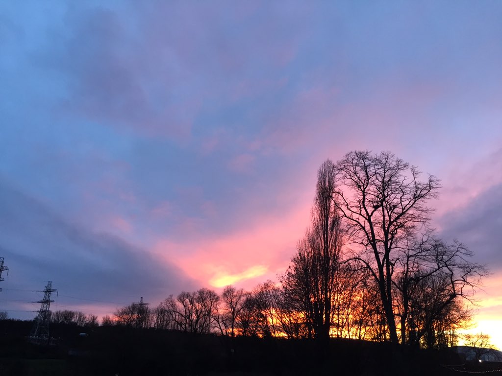 Midsummer Meadow sunsets, no edit.
#sunset #photography #photooftheday #iphonephotography #northampton #skies #pinksky @NNweather