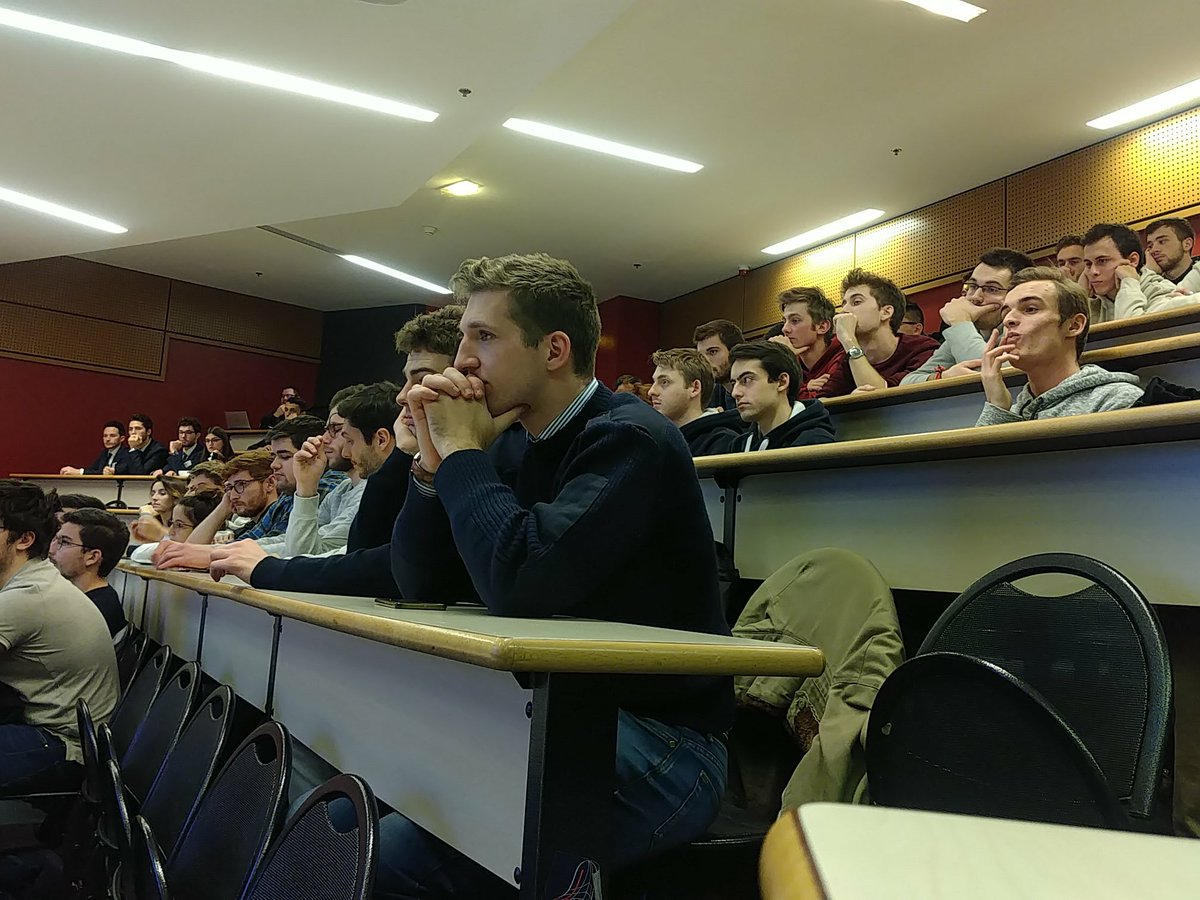 LeoFlyPULV's tweet photo. étudiants, partenaires et permanents du @GroupeLDV ont répondu présent et sont nombreux, pour notre plus grand plaisir ! 🚀 https://t.co/ad7fgHDmve