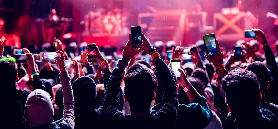 Una encuesta revela que el público argentino rechaza el uso de teléfonos durante recitales https://goo.gl/QA2X2d