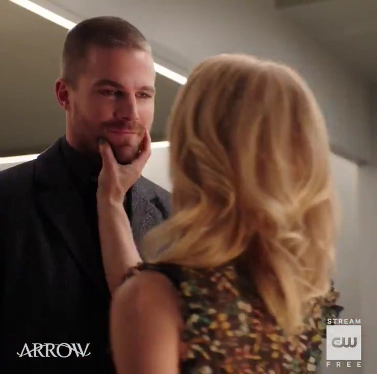 miasfelicity's tweet photo. ok but why does oliver look like the head bodyguard for a russian diplomat https://t.co/fN1d61aeys