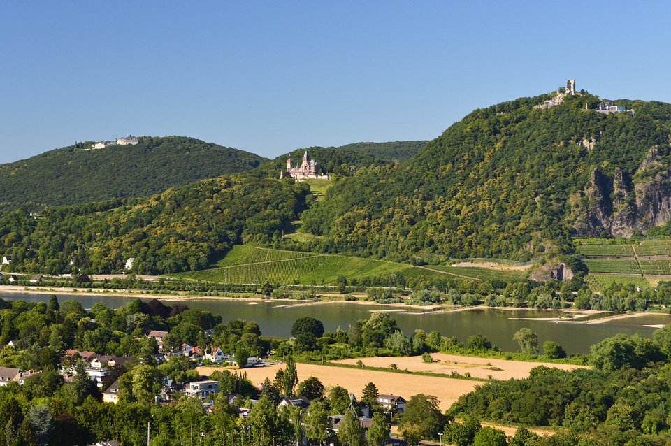 DestRecommended's tweet photo. Daily WOW! Dragon Rock and the Rhine Valley in Bonn, Germany! Been to Bonn? Rate and review it at https://t.co/1GfiU1M97v. #VisitBonnRegion #Bonn #DeinNRW #VisitNRW #NordRheinWestfalen #NorthRhineWestphalia #VisitGermany #Germany #Deutschland #VisitEurope #Europe #mountain https://t.co/eOQbDk9MQ6