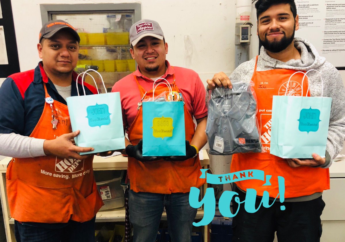 Amandajake12's tweet photo. Wednesday: Tool Rental Gift Bags! Thank you for all you do guys! Those are some awesome Tool Rental Polos!! 👏👍 #TRWD220 #thdrentalweek18 @jreed4401 @LMcmilian @CardenasTimothy https://t.co/i4FQJ04alI