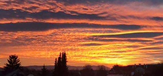 Trixie_Eis's tweet photo. Stunning sunset this evening... π§‘
#homewardbounding #romanticsundown #likepainted #nofilter https://t.co/ol73cSwlUq