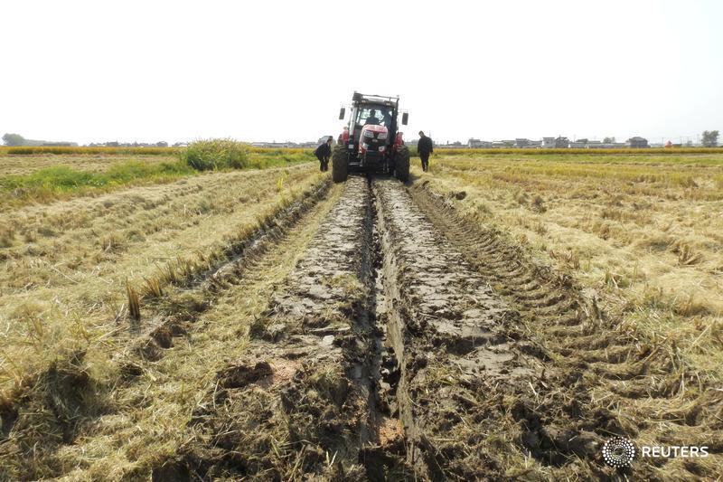 RT FintechChinaW "RT ReutersMoney: On the autofarm: China turns to driverless tractors and combine harvesters to overhaul agriculture https://reut.rs/2De20jc #WorldAtWork pic.twitter.com/tug4Fjxnof"