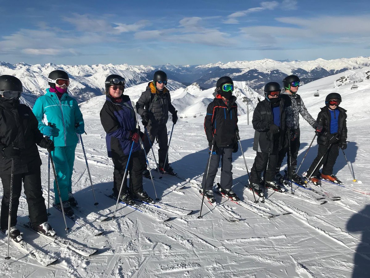 OCASkiTrip's tweet photo. Loving life ⛷💛💜❤️ https://t.co/ferMW97F1G