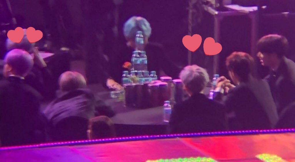 So being the smooth criminals that they are, yoonmin found a way to end up next to each other.....they can't stay way during award shows  #yoonmin