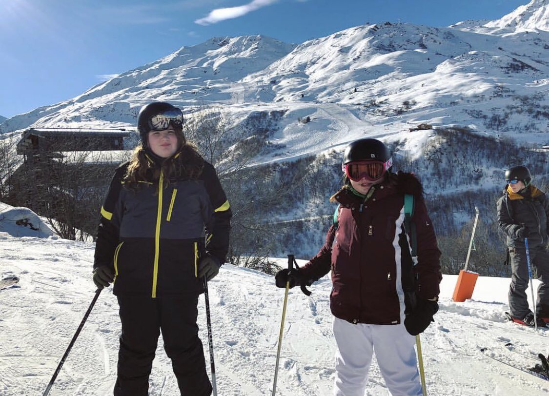 OCASkiTrip's tweet photo. Rachel and Tanisha ready to go ⛷💛 https://t.co/Pi4dl6KlDJ