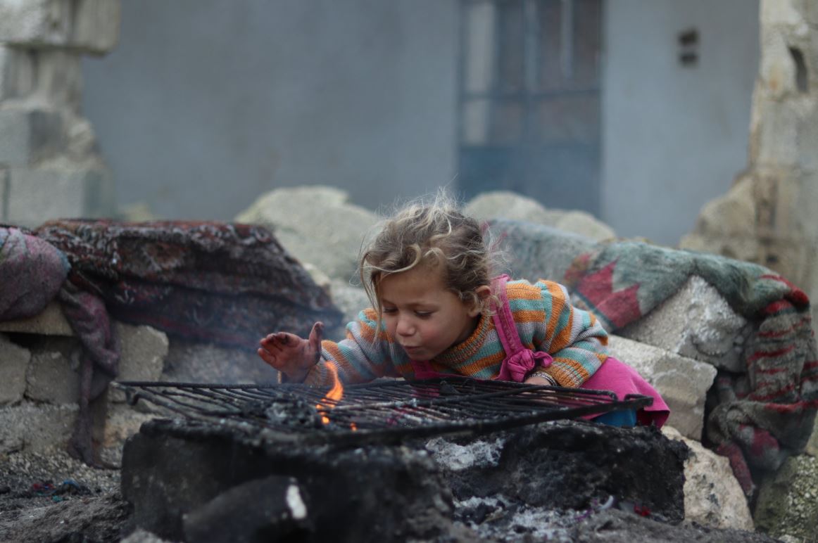 "Nunca me habría imaginado que mis hijos y yo acabaríamos en estas condiciones...". Esta es el desgarrador testimonio de una madre en mitad de la guerra de #Siria bit.ly/2VSBBi6