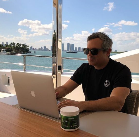 isotonix's tweet photo. @andrewweissman knows a good thing when he sees it. 🌱 Our new #Isotonix Complete Greens helps add nutritive value to your diet with #organic greens utilizing the Isotonix delivery system for optimal delivery: https://t.co/rQUxoUtofs
#DeliveryMatters #CompleteGreens https://t.co/y7HxcuCCfx