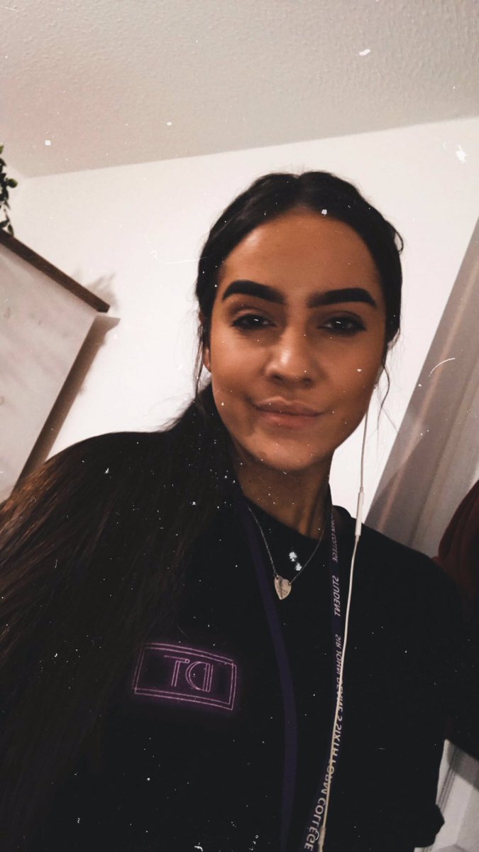 graysonsgooch's tweet photo. When your merch matches your college lanyard 🤪it’s the small things lol #dolantwinsmerch @EthanDolan @GraysonDolan https://t.co/ecoqLIXxNG
