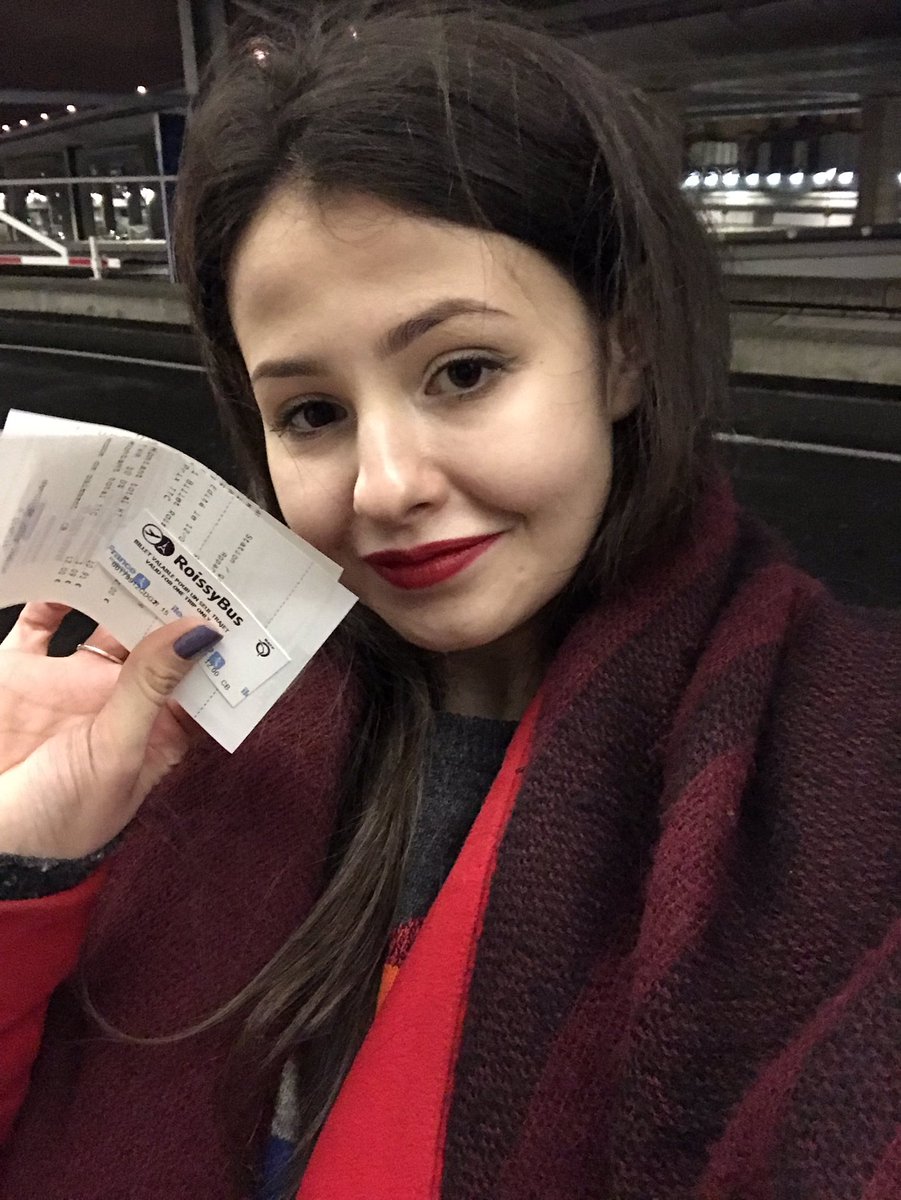 mkondratovaable's tweet photo. Теперь надо доехать до хостела!
На часах 23.10)
Последний автобус до центра Парижа отходит в 23.20!
Вроде успеваю))) https://t.co/bN461HhzSd
