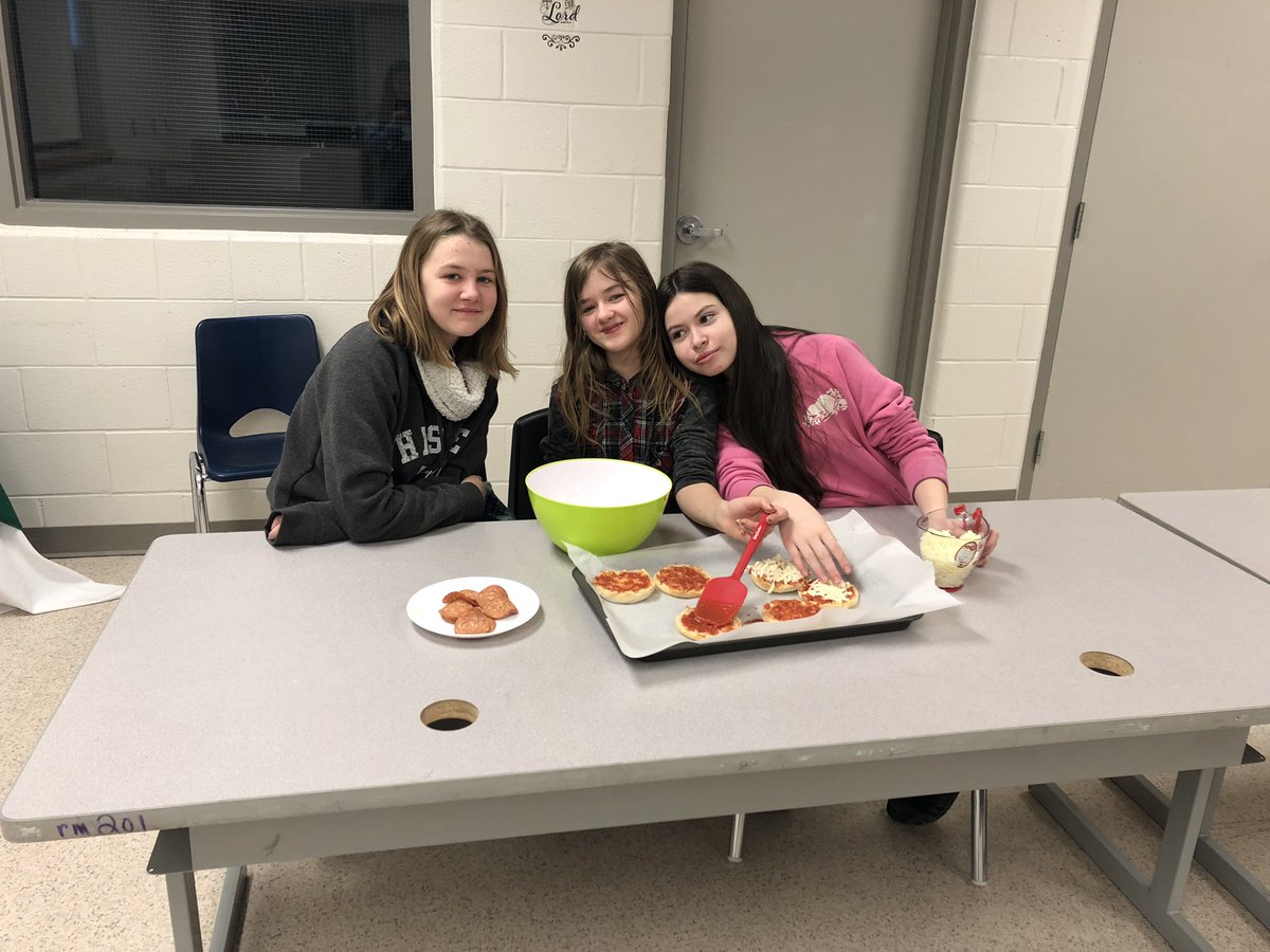 Junior Cooking Club! Today the Grade 6’s made mini pizza 🍕