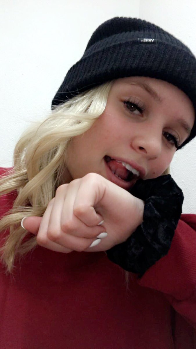 sydney_warner9's tweet photo. all i’m sayin is i actually did my hair for once🤷🏼‍♀️ https://t.co/QjVLaOuBJB