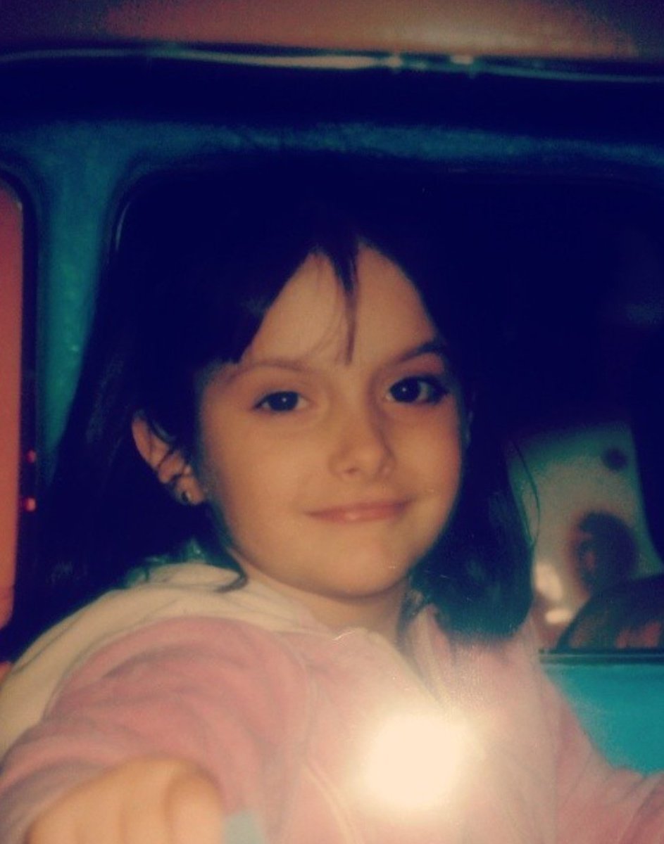 MLBladybug97's tweet photo. Ésta foto es de hace un poco más de 10 años pero ahí lo tenéis jeje 😁✌🏻el antes y el después xD
#10yearChallenge #10AñosChallenge https://t.co/qcxhvIGpcM