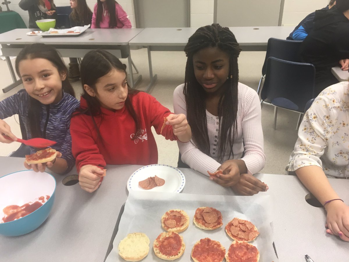 Pizza making with Student Council. #Yum <a href="/hofamsc/">HOFAMstudentcouncil</a>