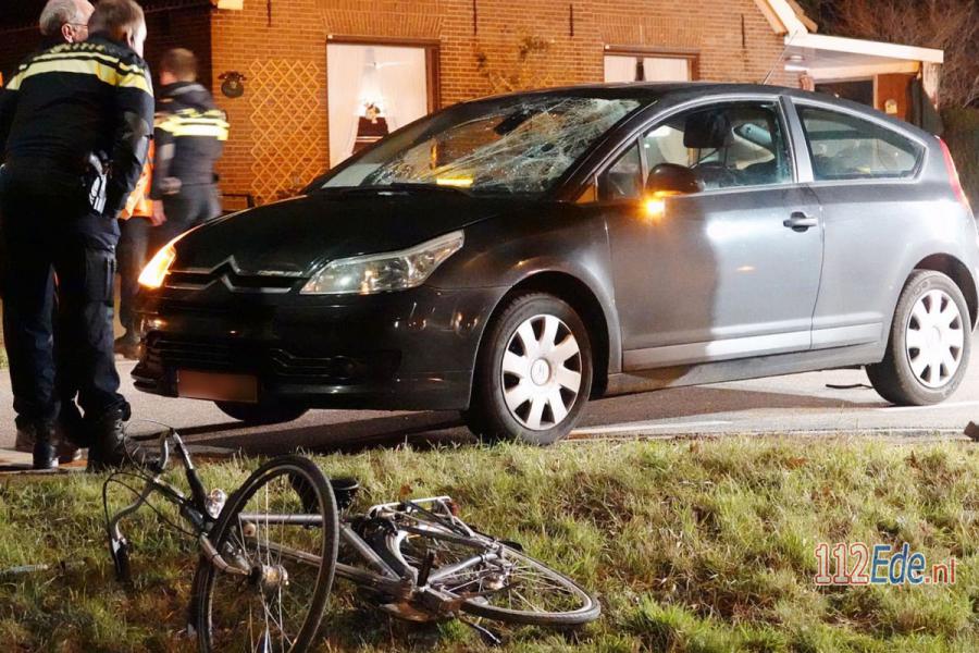 🚨 Fietser geschept door auto op de Klomperweg in #Lunteren 112.press/Qwq6TH 112Ede https://t.co/yOzPxM0maD