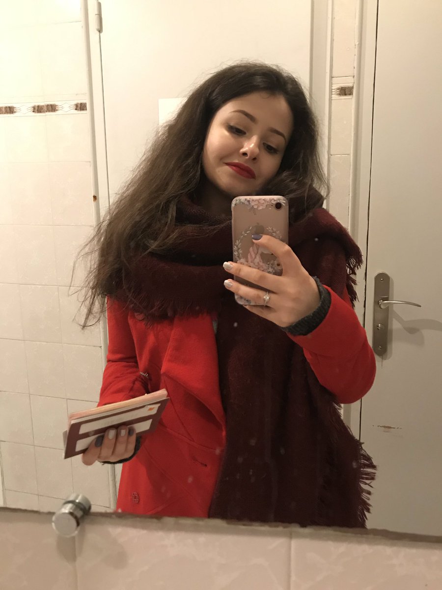 mkondratovaable's tweet photo. Не спала уже больше суток, очень устала! 
Думаю лечь спать и завтра утром встать пораньше в Музей Оранжери к моим любимым кувшинкам) https://t.co/UEwzHa7zSc