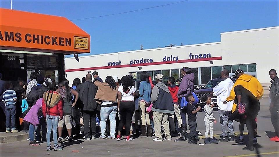 This is how we do it on WINGS WEDNESDAY! Don't be left behind! Get in line! See you soon! #wingswednesday #wings #chickenwings #wedeliver